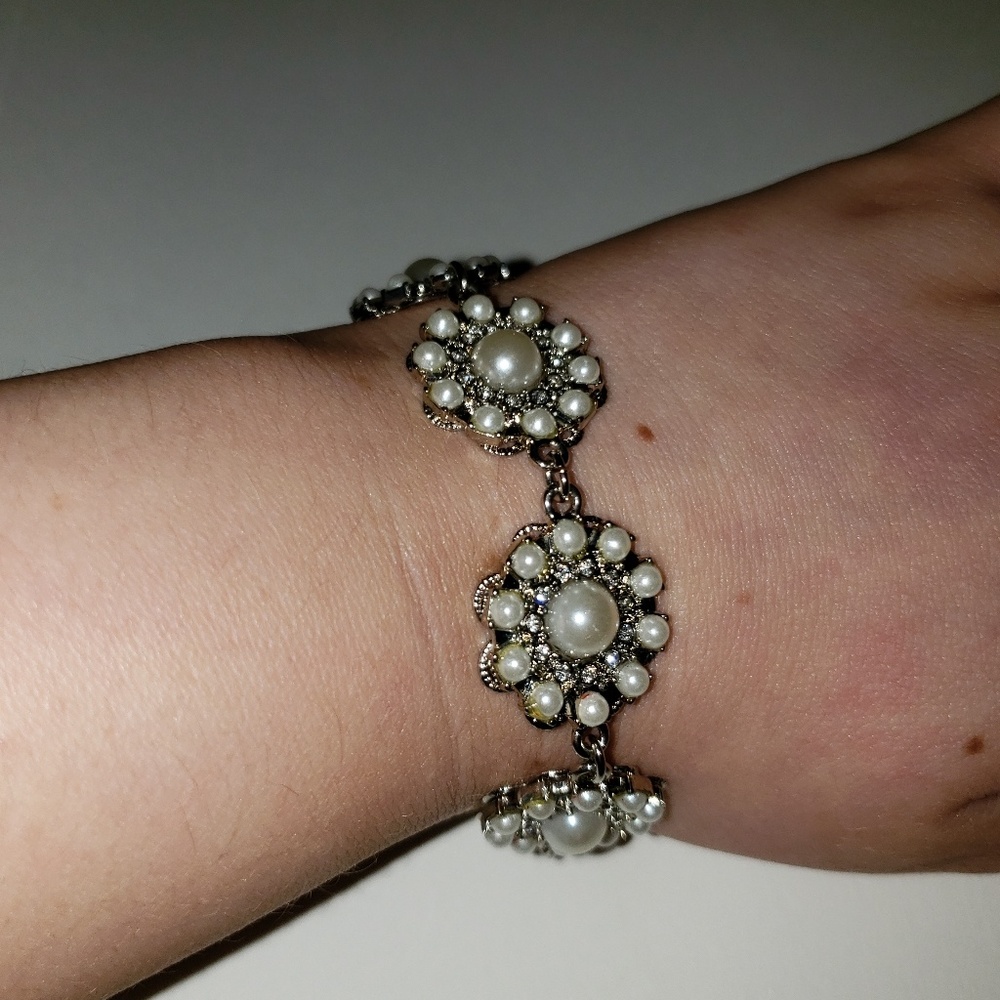🌻 Beautiful Pearl Silver Bracelet